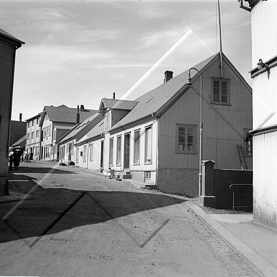 LOG 001 1-2.jpg