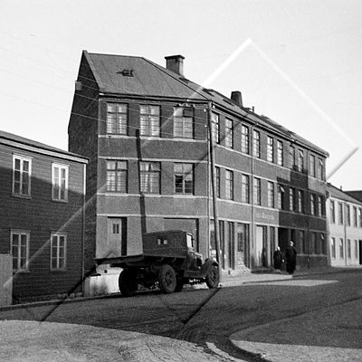 2002 13 002 052 2-1.jpg