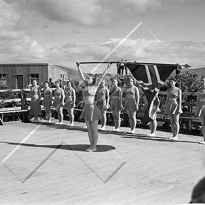 1997 242 fimleikar 1949 2